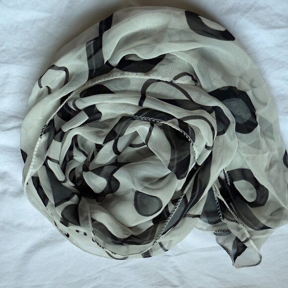 Lot of 4 scarves, gauzy blue, gauzy cream, B&W geometric, leopard, various sizes - Picture 6 of 6